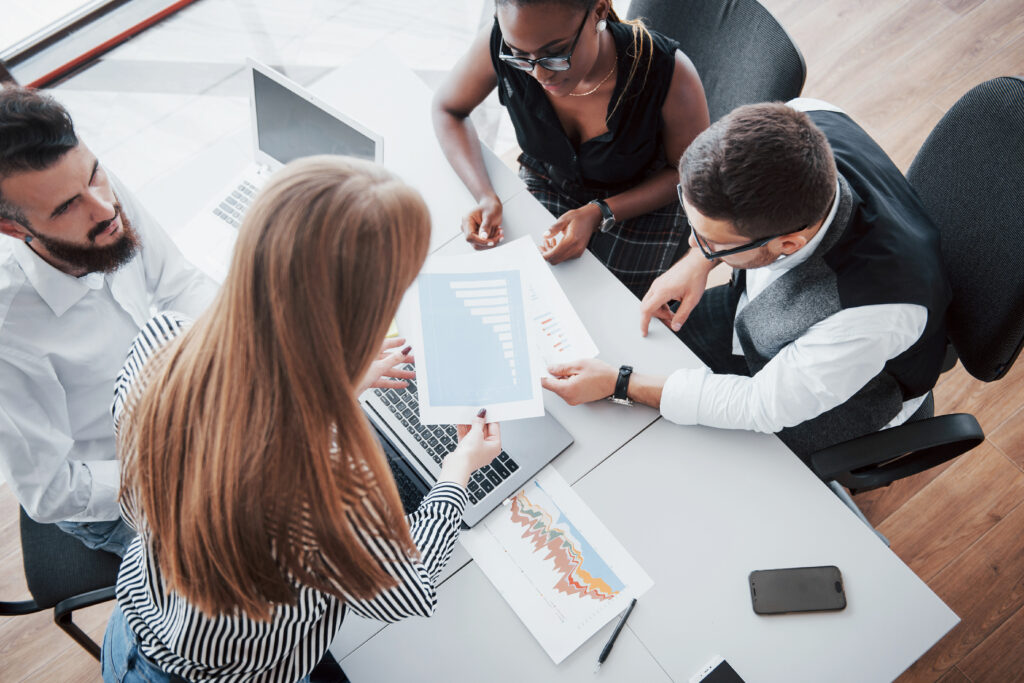 Uma consultoria empresarial pode proporcionar mais lucro e liberdade para os donos de empresa.